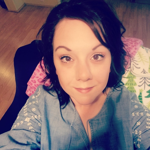 Meet your Posher, Leslie - Picture 1 of 1